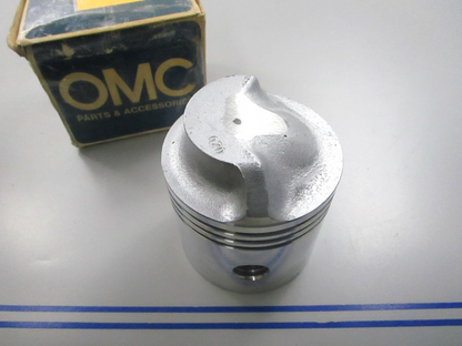 NEW OEM 377563 0377563 OMC Johnson Evinrude Piston 0810