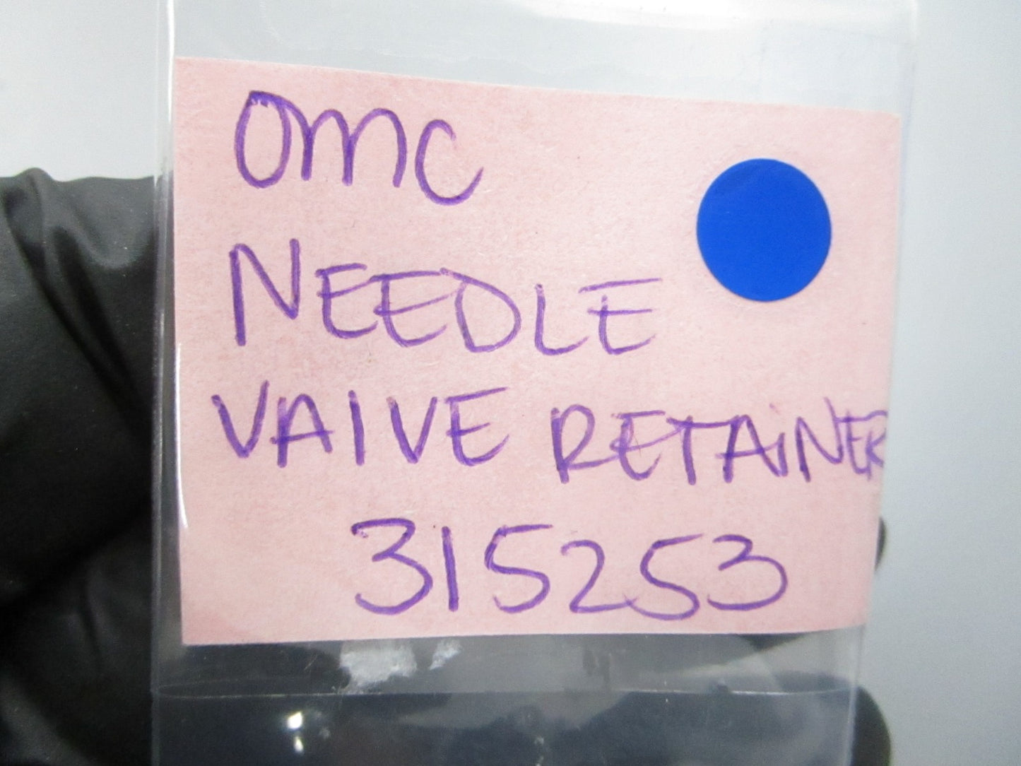 NEW OEM (LOT OF 2) 315253 OMC Johnson Evinrude Needle Valve Retainer 0810