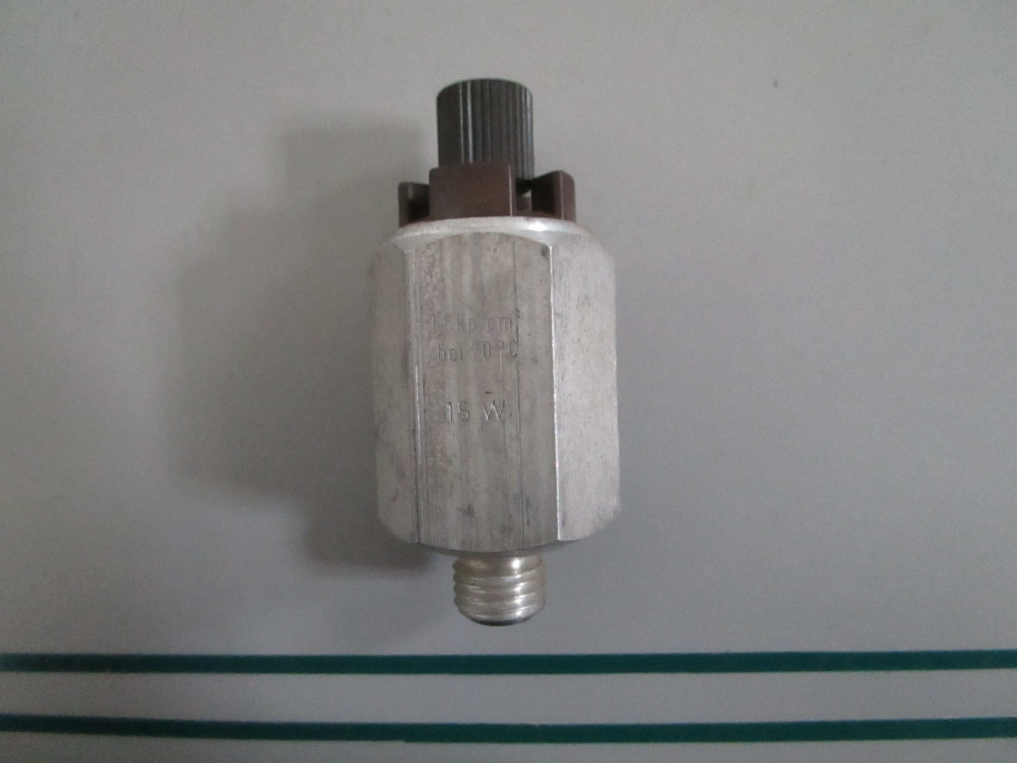 NEW OEM 0015421617 Mercedes-Benz Sender Unit 0820