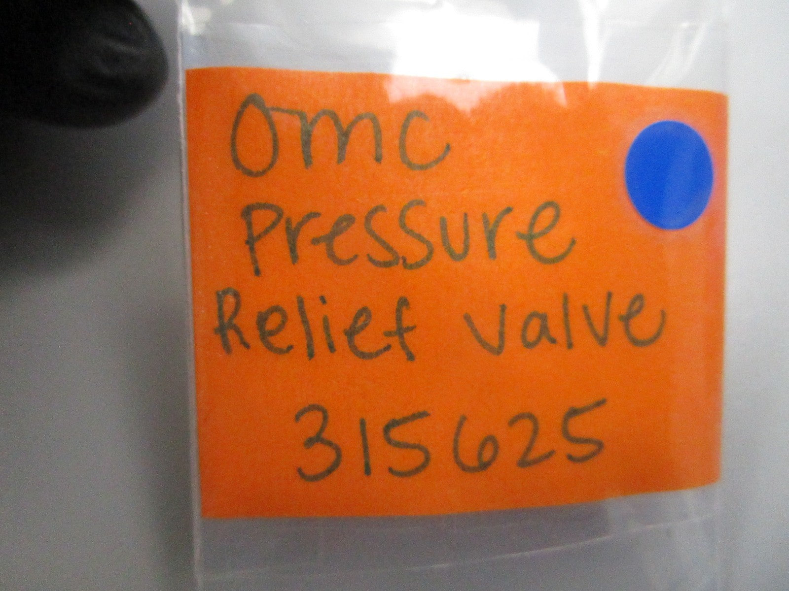 NEW OEM 315625 0315625 OMC Johnson Evinrude Pressure Relief Valve 0810