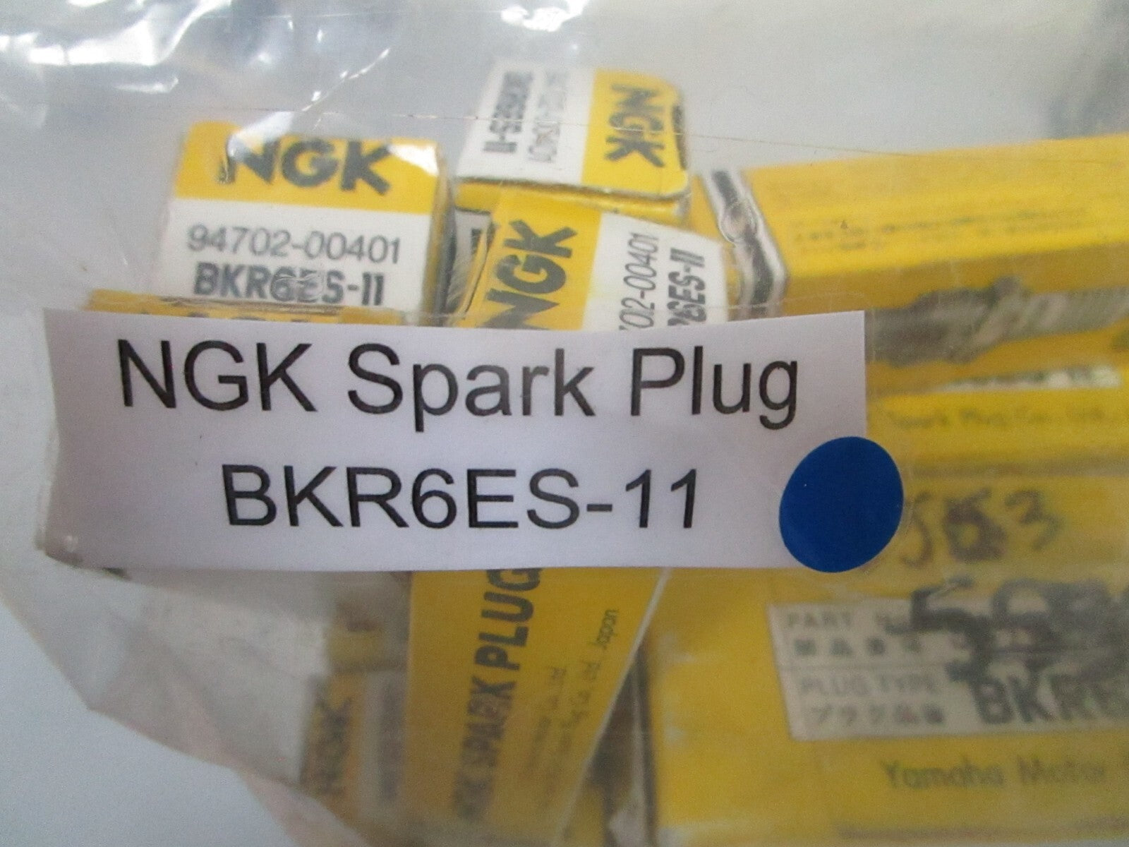 *NEW OEM* (LOT OF 8) 0720 NGK Spark Plug BKR6ES-11