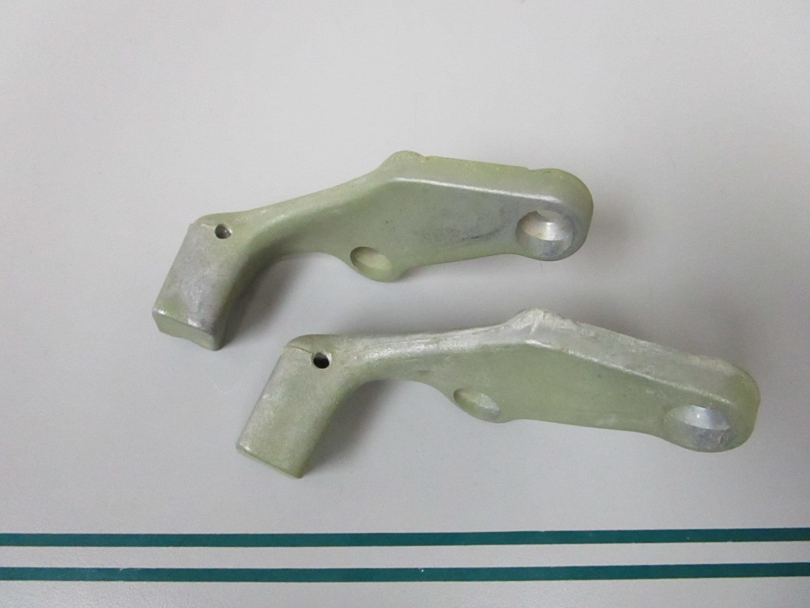 NEW OEM (LOT OF 2) 321637 0321637 OMC Johnson Evinrude Shift Bracket 0810