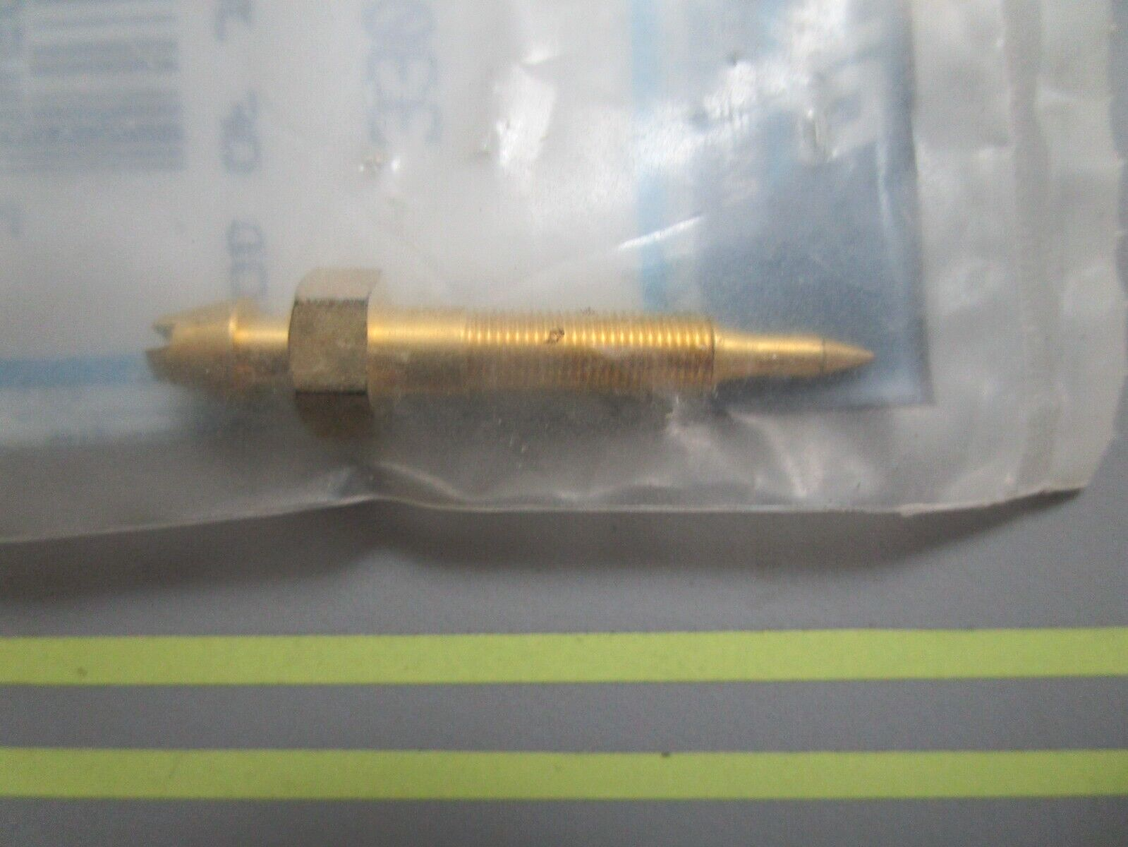 *NEW OEM* 0810 Mercury Quicksilver Screw 3302-9052