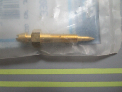 *NEW OEM* 0810 Mercury Quicksilver Screw 3302-9052