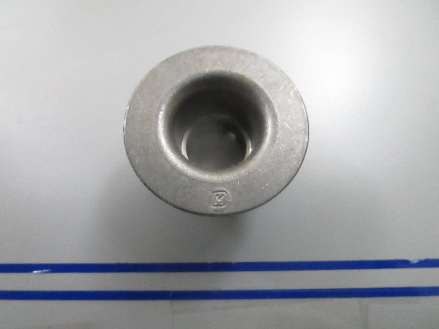 *NEW OEM* 0810 OMC Johnson Evinrude Spindle 330524 0330524