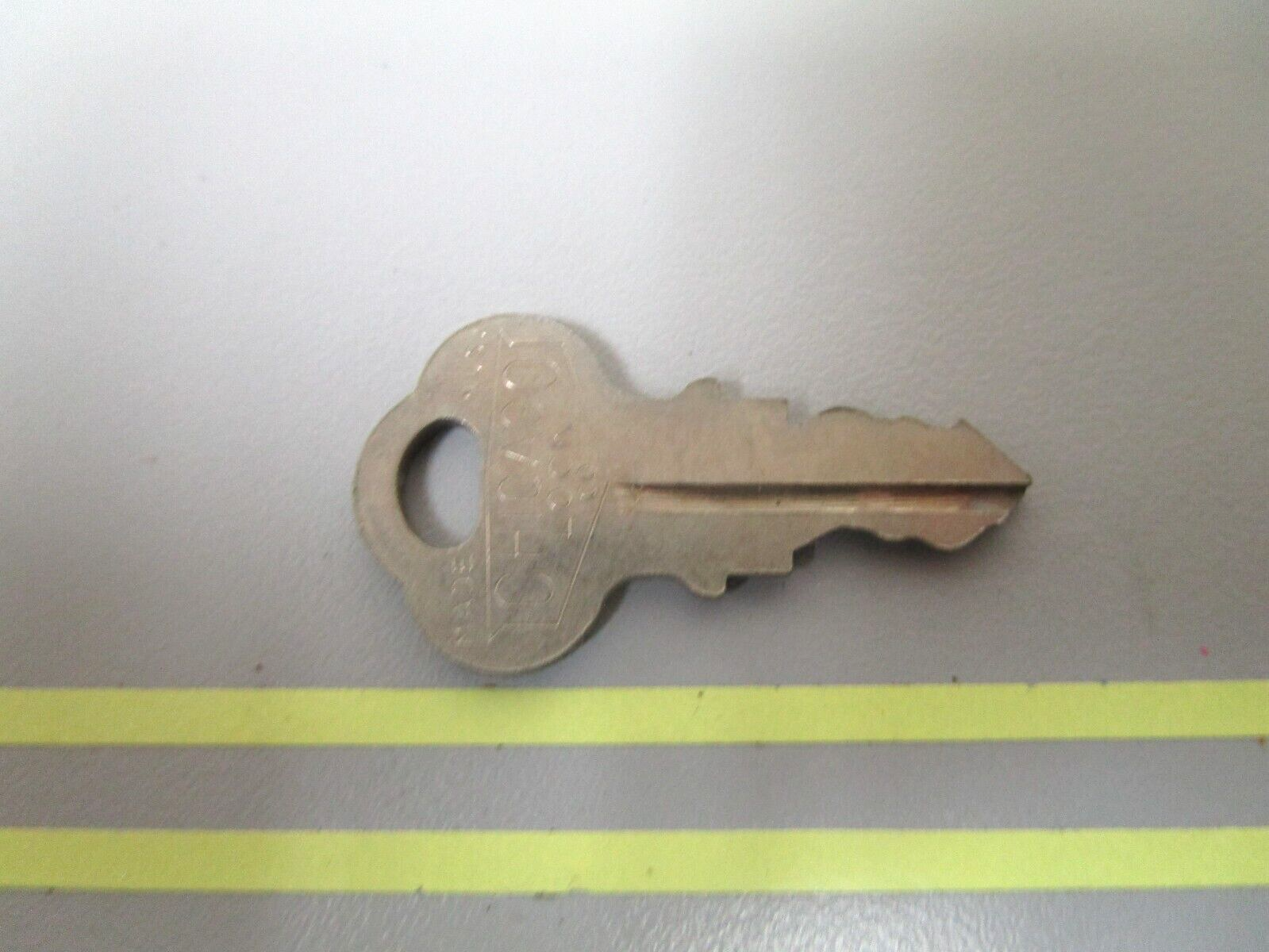 *NEW OEM* 0750 OMC Johnson Evinrude IGNITION KEY KF3  501518 0501518