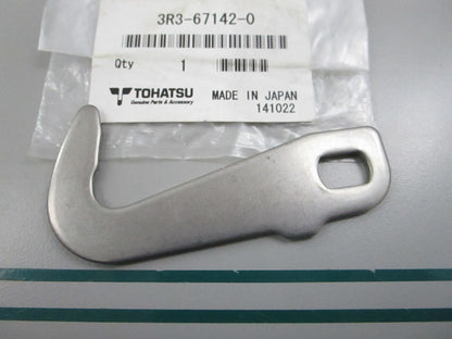 NEW OEM 3R3-67142-0 3R3671420 Tohatsu Cover Hook 0810
