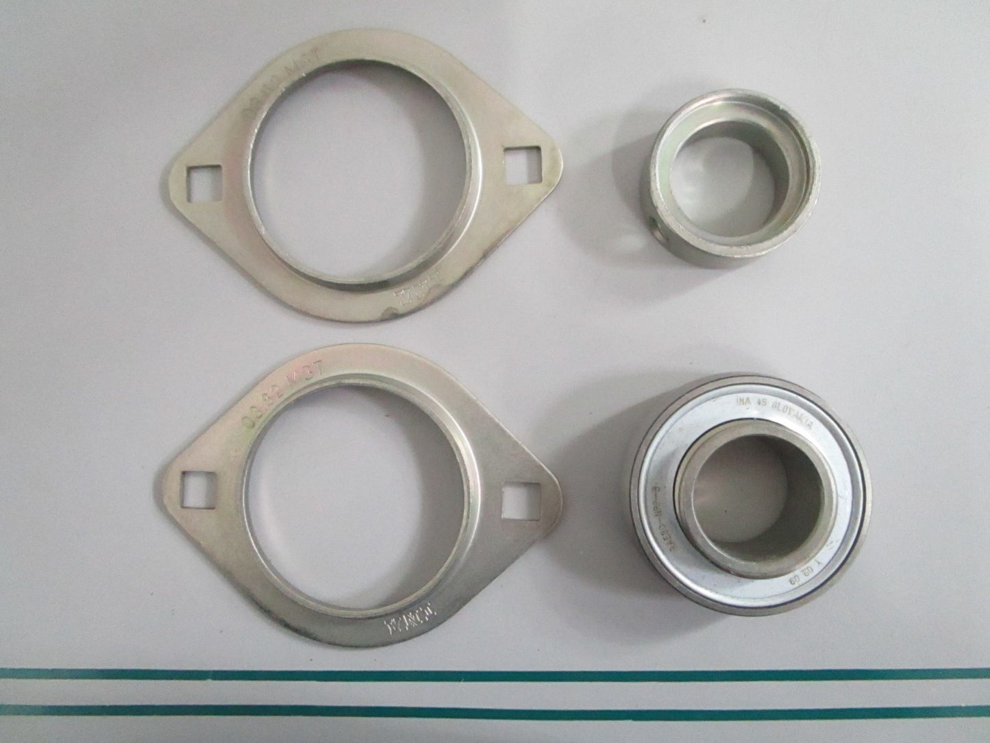 NEW OEM AE56168 John Deere Bearing & Housing 0820