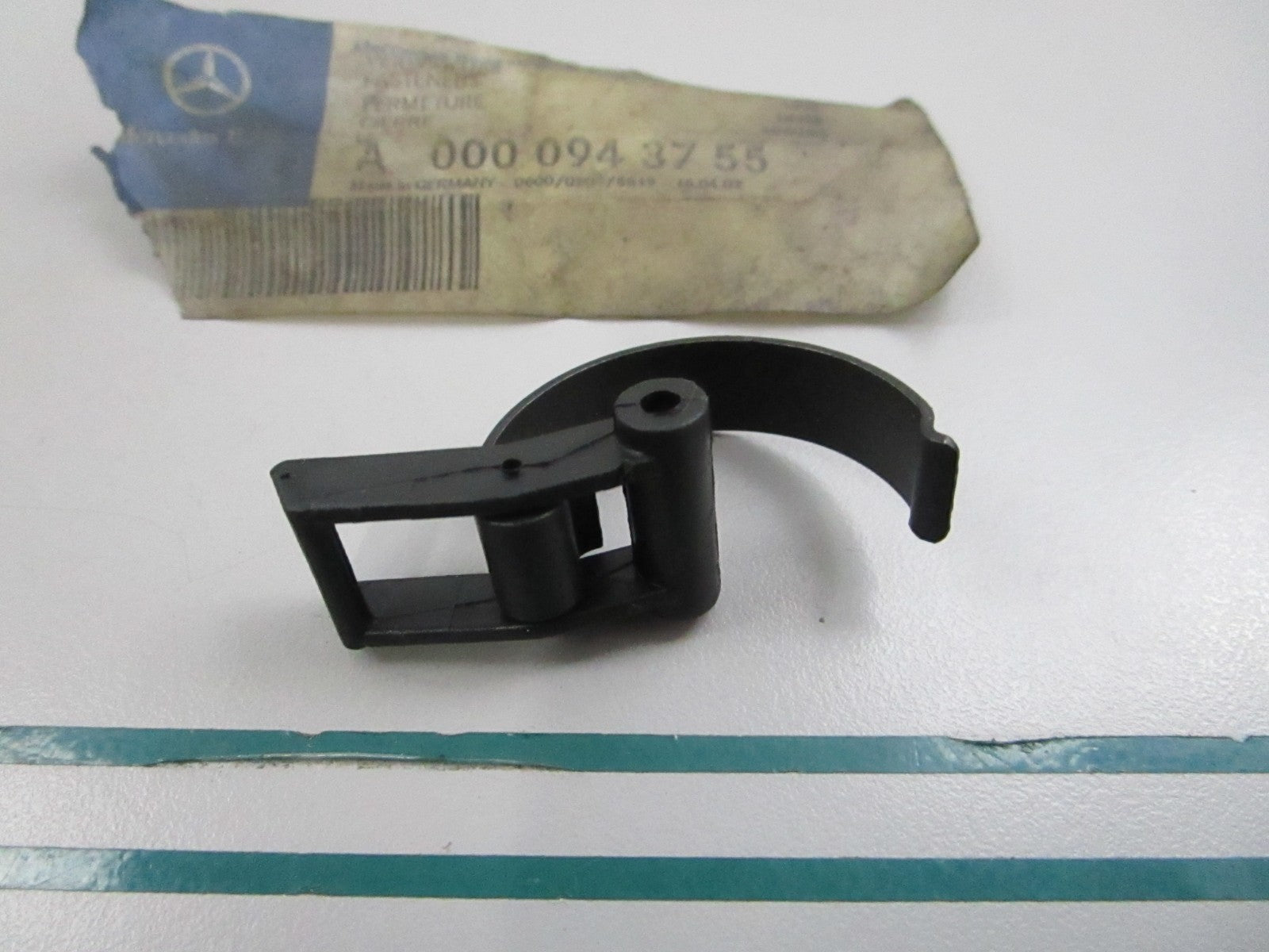 NEW OEM 0000943755 Mercedes-Benz Closure 0810