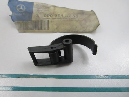 NEW OEM 0000943755 Mercedes-Benz Closure 0810