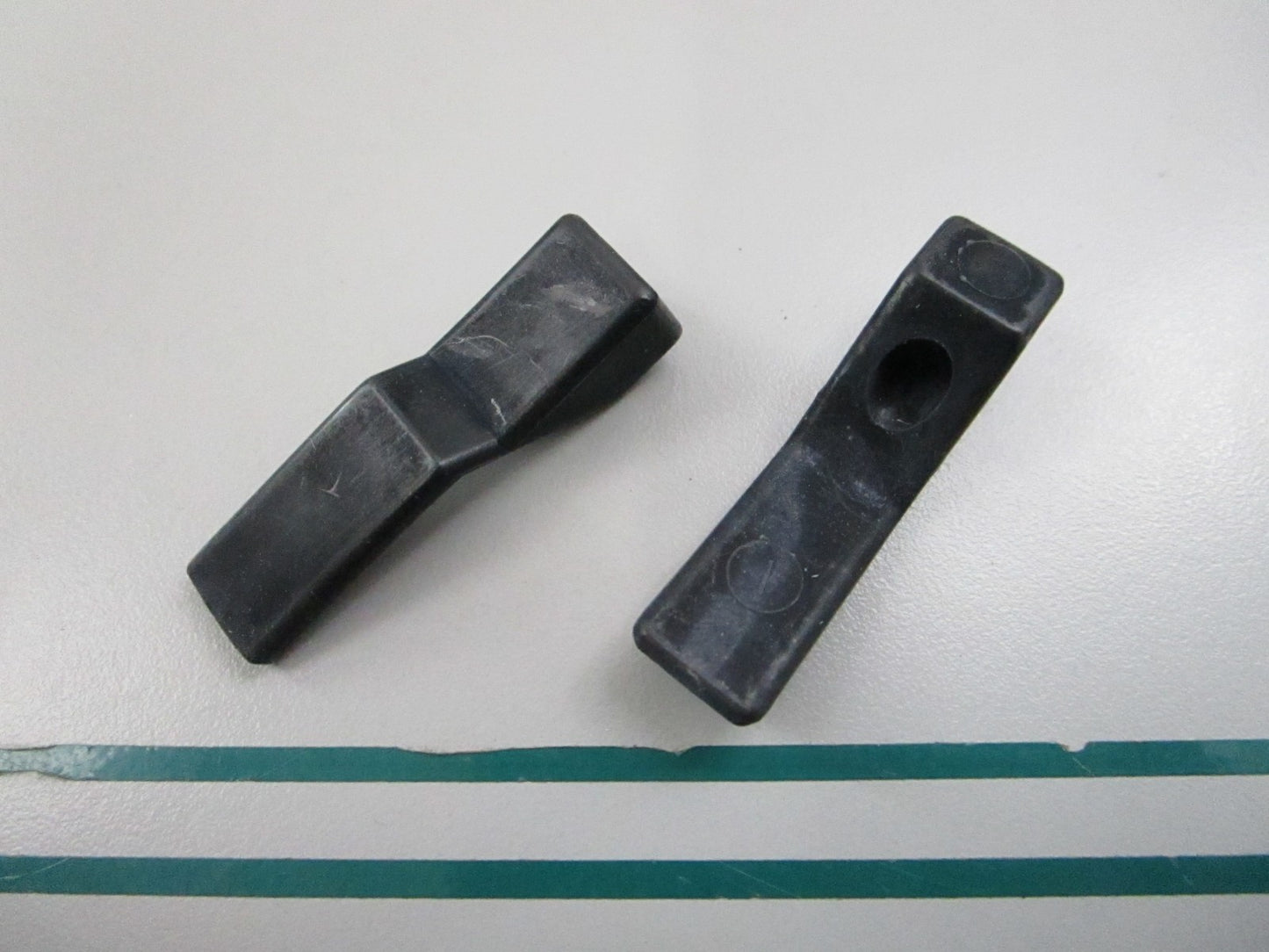 NEW OEM (LOT OF 2) 324584 0324584 OMC Johnson Evinrude Spacer 0810