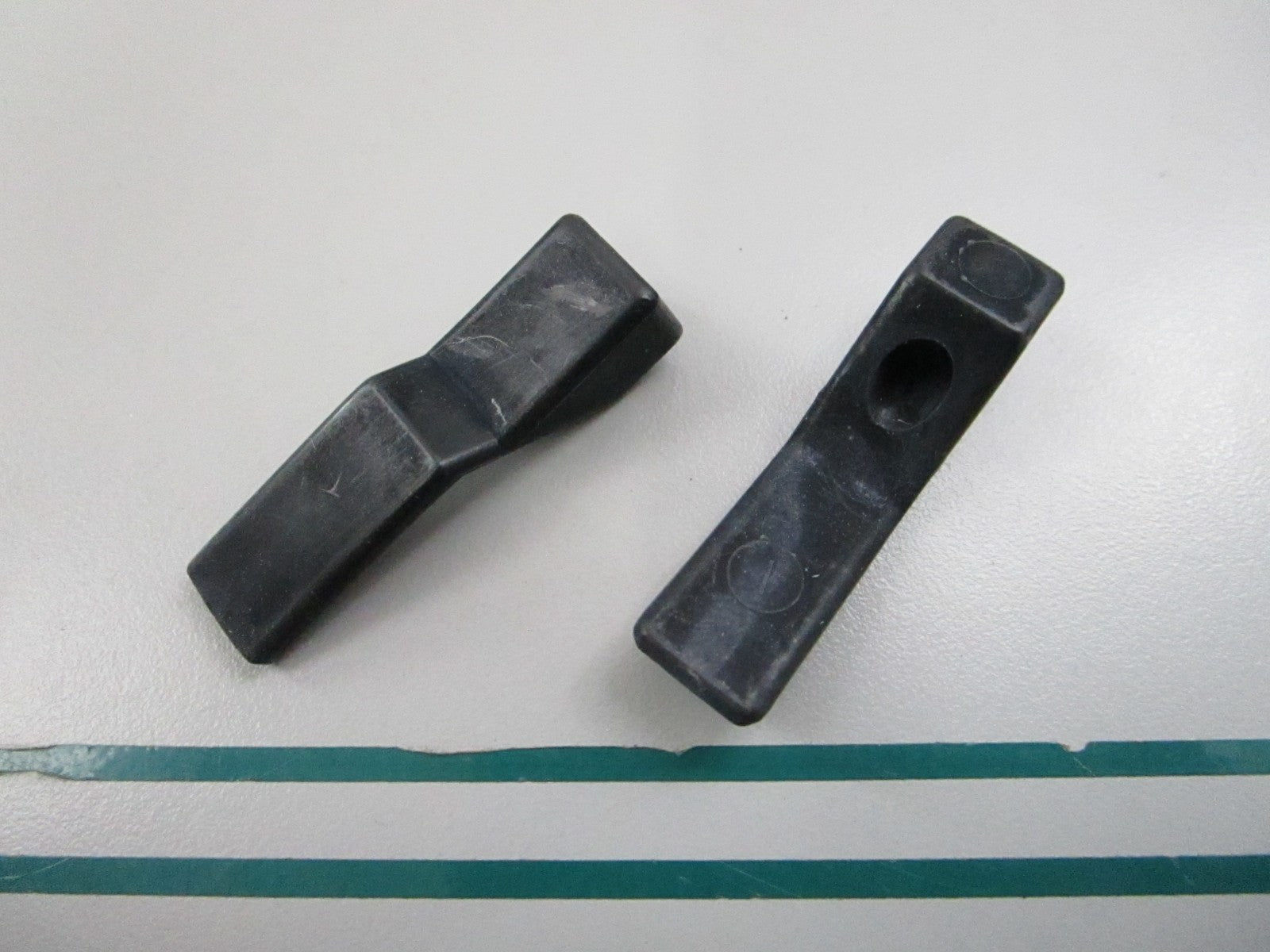 NEW OEM (LOT OF 2) 324584 0324584 OMC Johnson Evinrude Spacer 0810