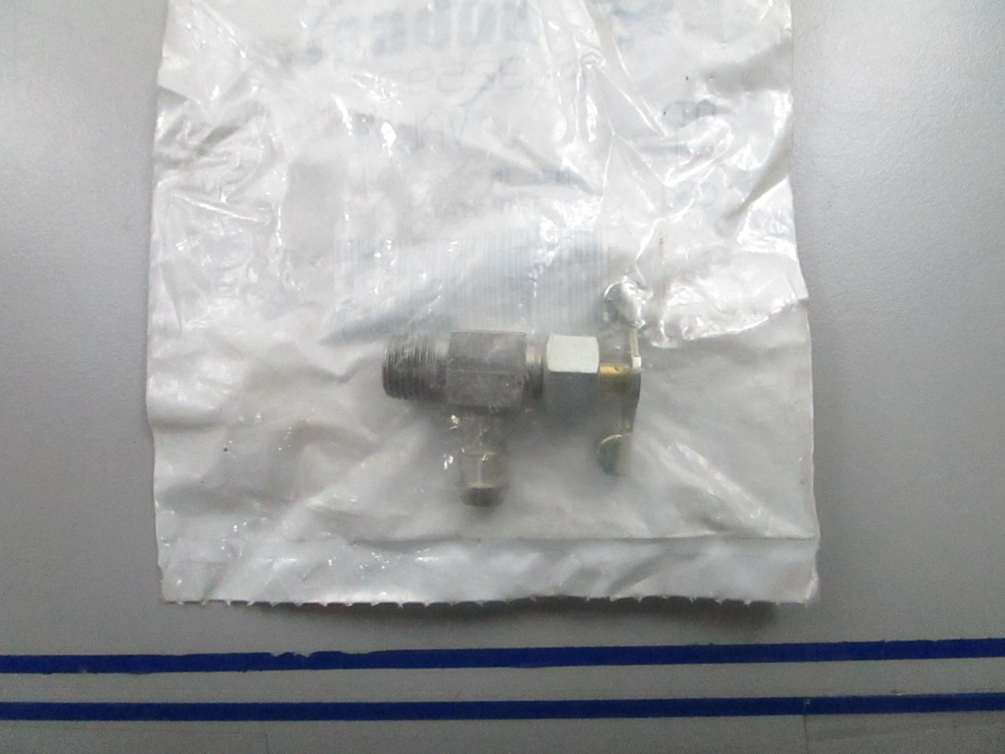 *NEW OEM* 0810 Bobcat Valve 6632593