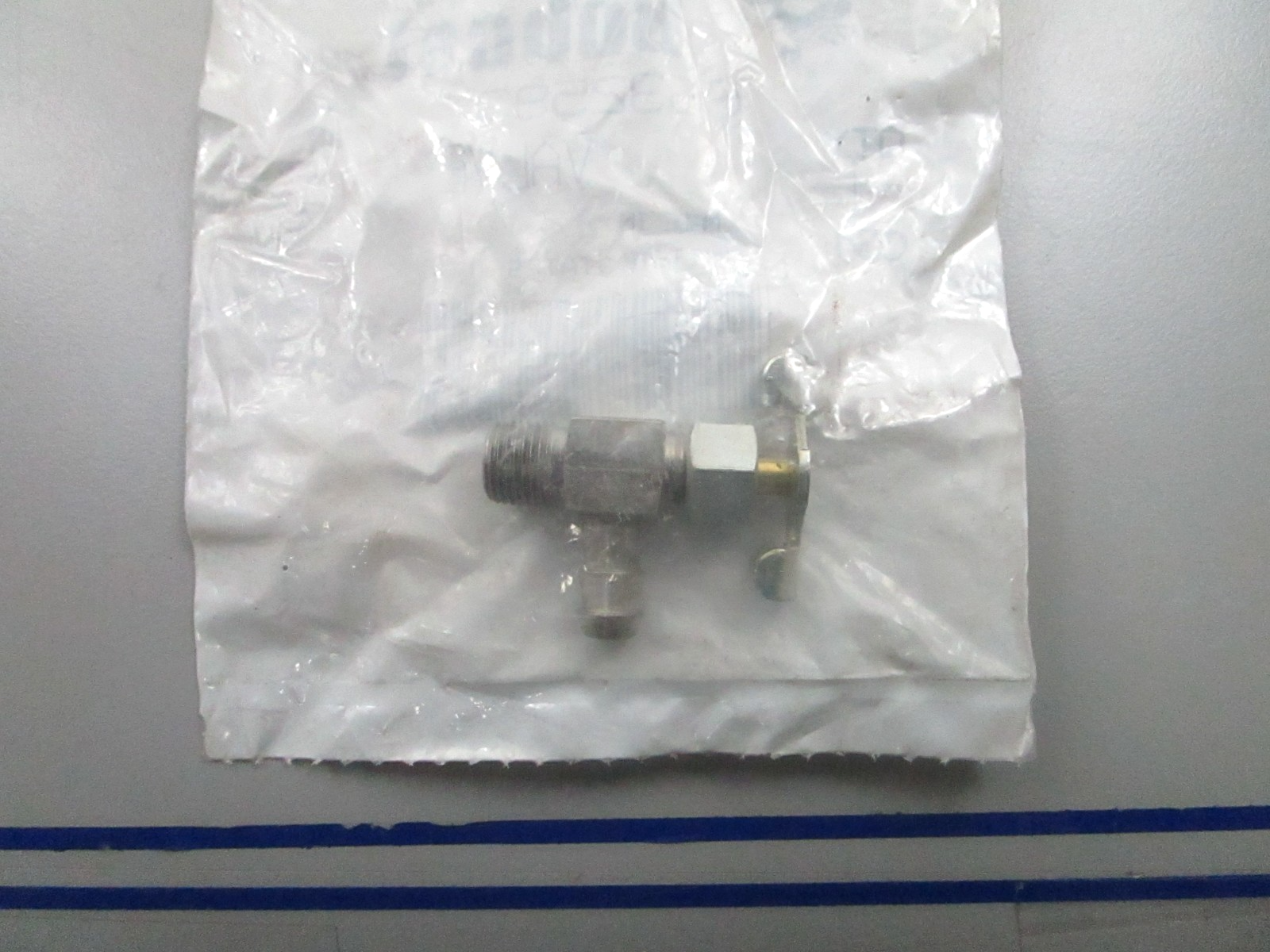 *NEW OEM* 0810 Bobcat Valve 6632593
