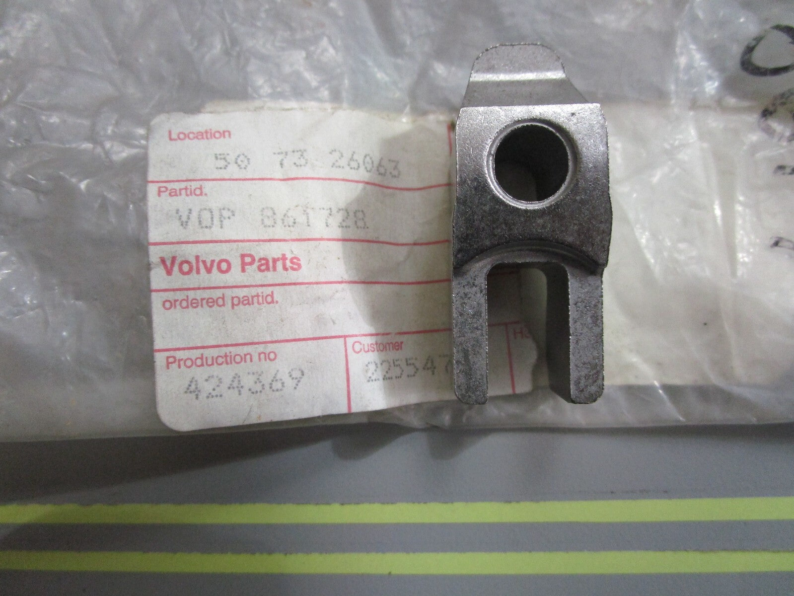 *NEW OEM* 0820 Volvo Penta Yoke 861728