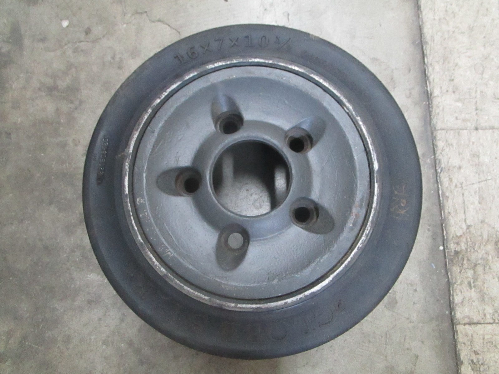 *NEW OEM* 0820 Globestar GRI (POB) 16"×7"×10½" Forklift Wheel & Tire A220808423
