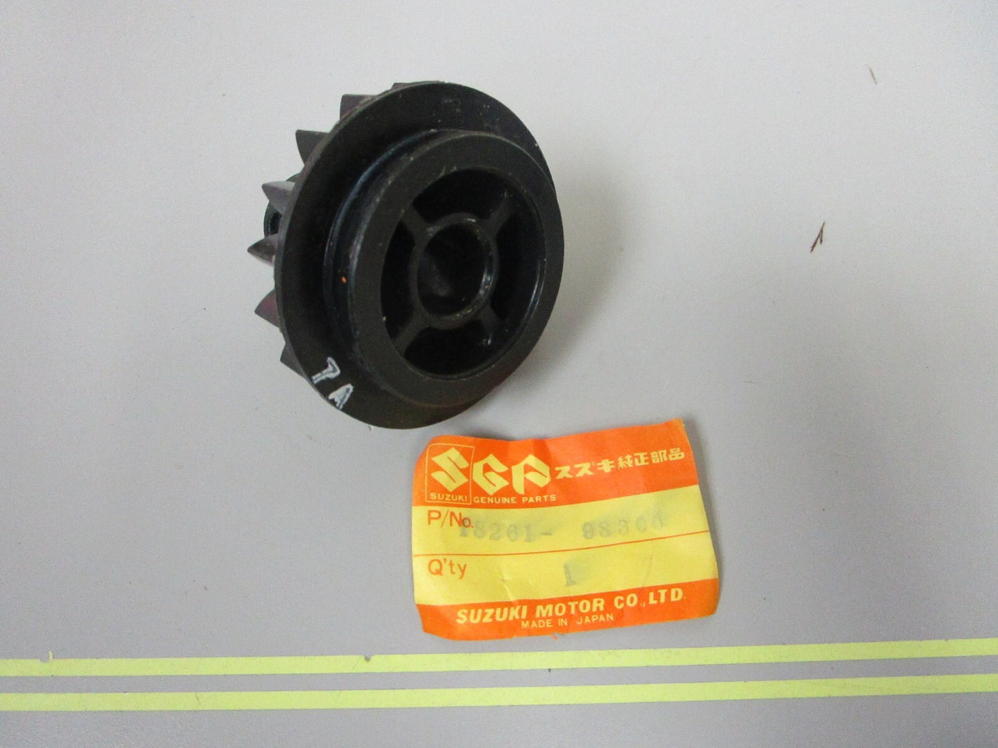 *NEW OEM* 0720 Suzuki Starter Pinion 18261-98300
