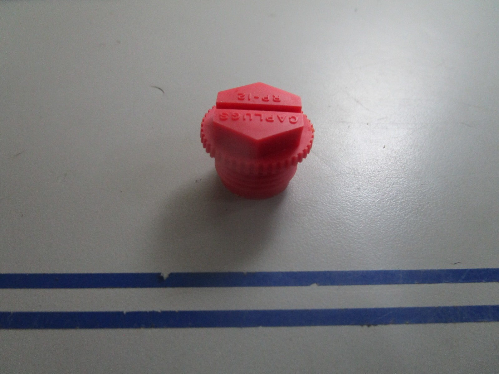 *NEW OEM* 0810 OMC Johnson Evinrude Plug 313221 0313221