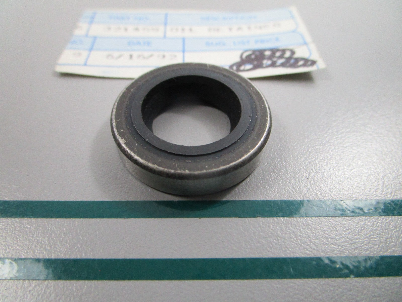 NEW OEM 321459 0321459 OMC Johnson Evinrude Oil Retainer 0810