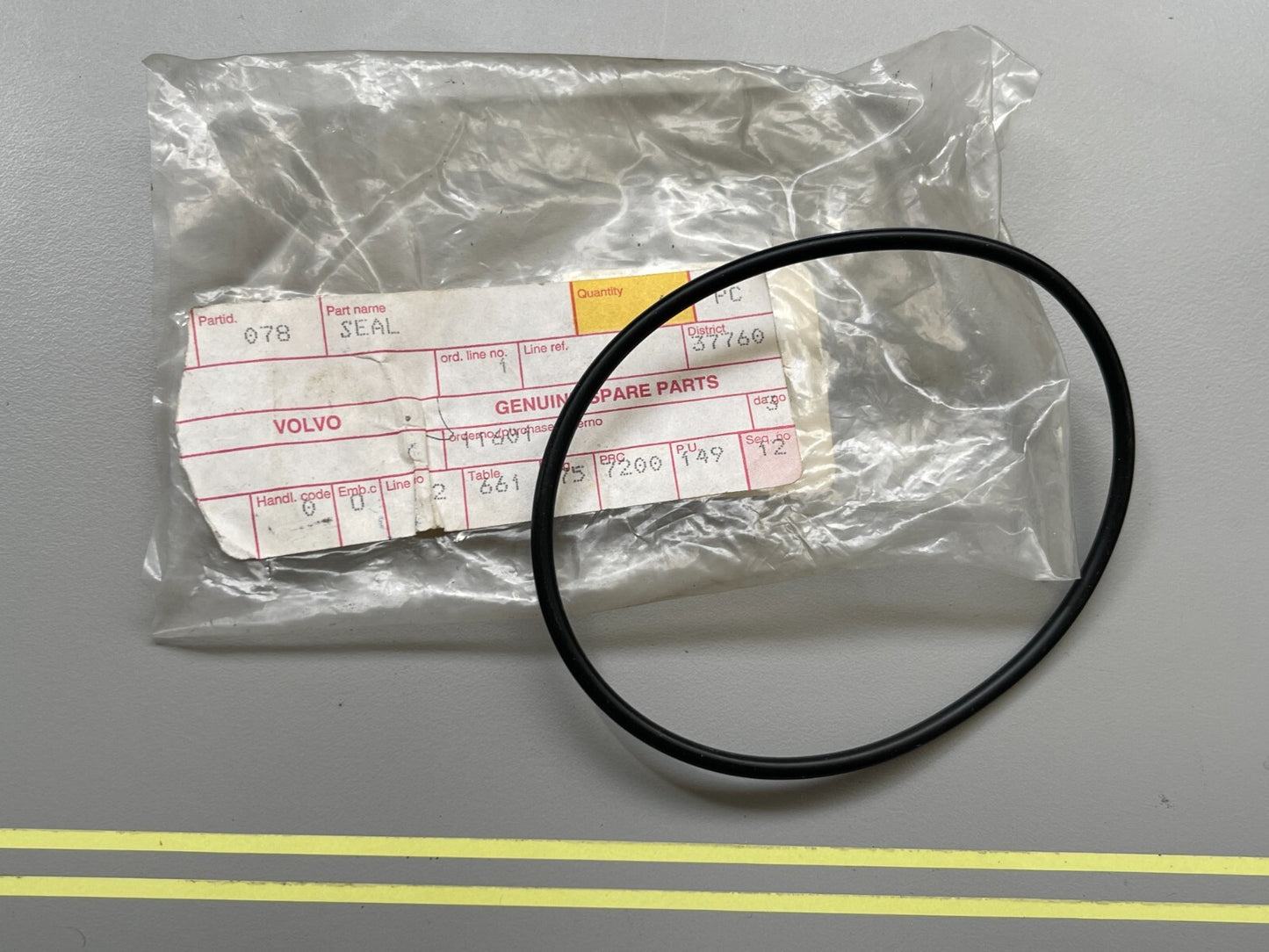 *NEW OEM* 0810 Volvo Penta Seal 3858078