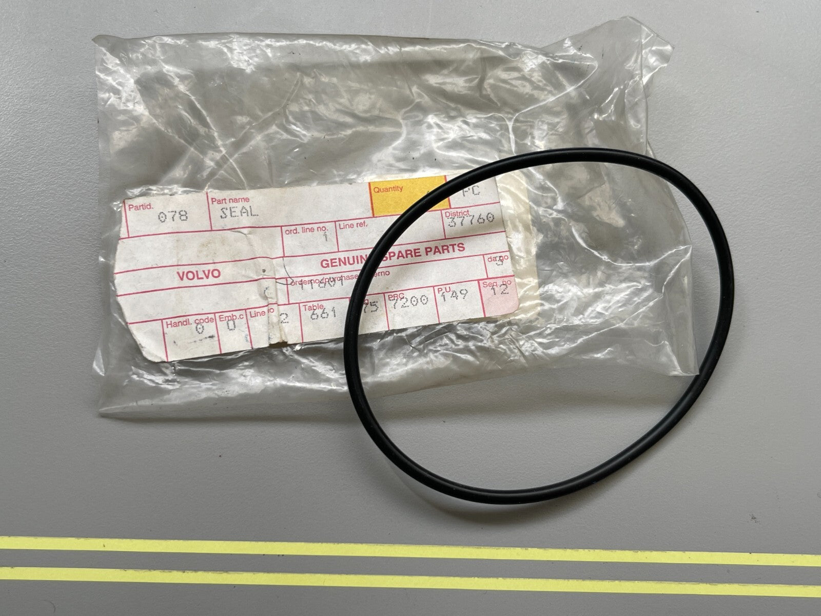 *NEW OEM* 0810 Volvo Penta Seal 3858078