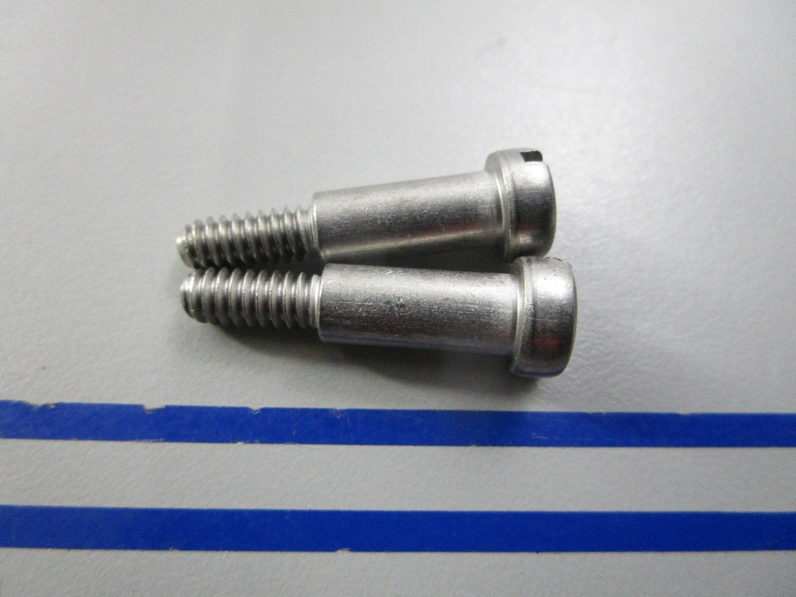 NEW OEM (LOT OF 2) 312831 0312831 OMC Johnson Evinrude Screw 0810