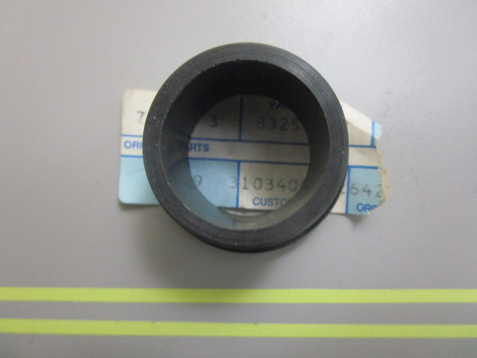 *NEW OEM* 0810 Volvo Penta Bushing 832586