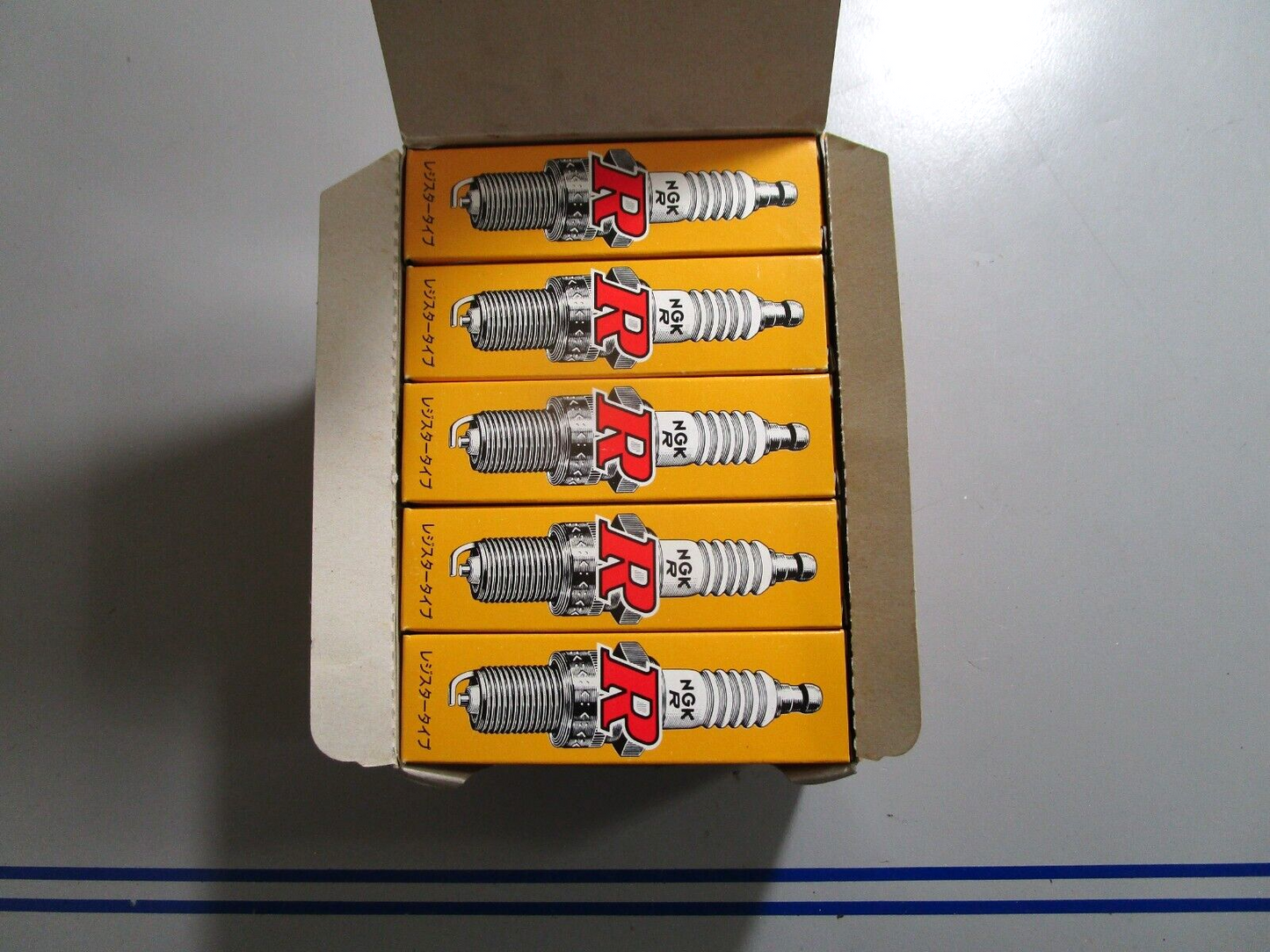 *NEW* (LOT OF 10) 0810 NGK Spark Plug BPR7HS
