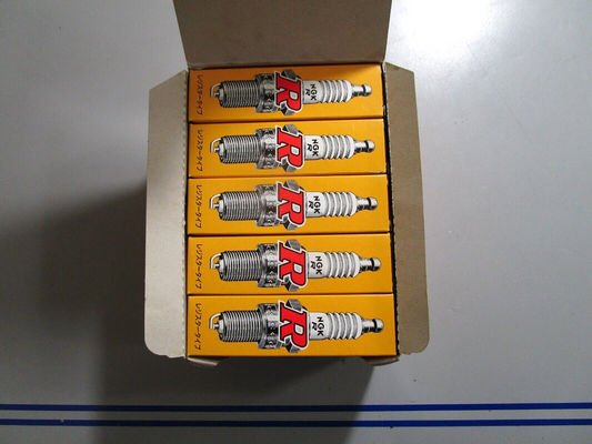 *NEW* (LOT OF 10) 0810 NGK Spark Plug BPR7HS