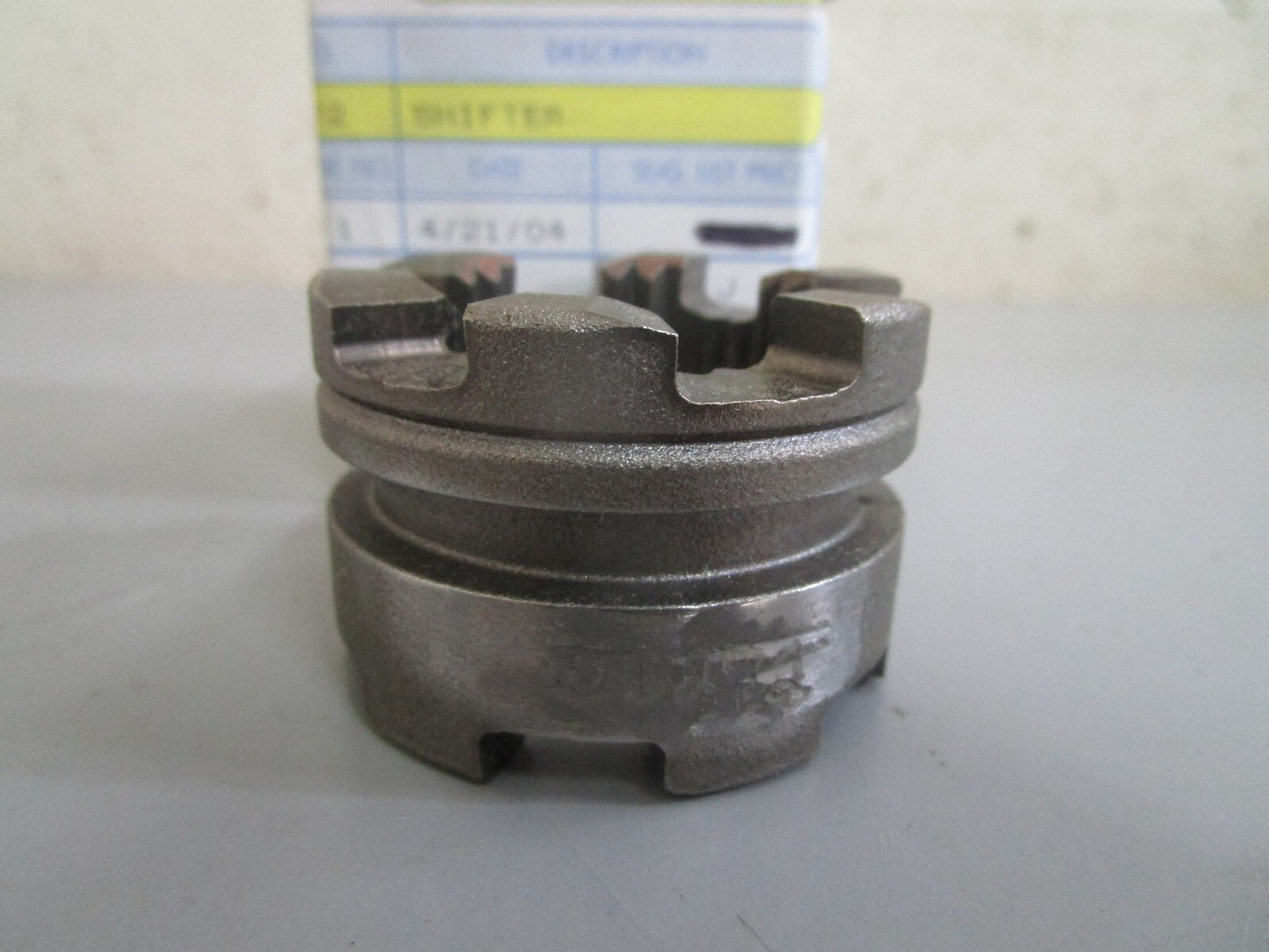 *NEW OEM* 0820 OMC Johnson Evinrude Clutch Dog 915272 0915272