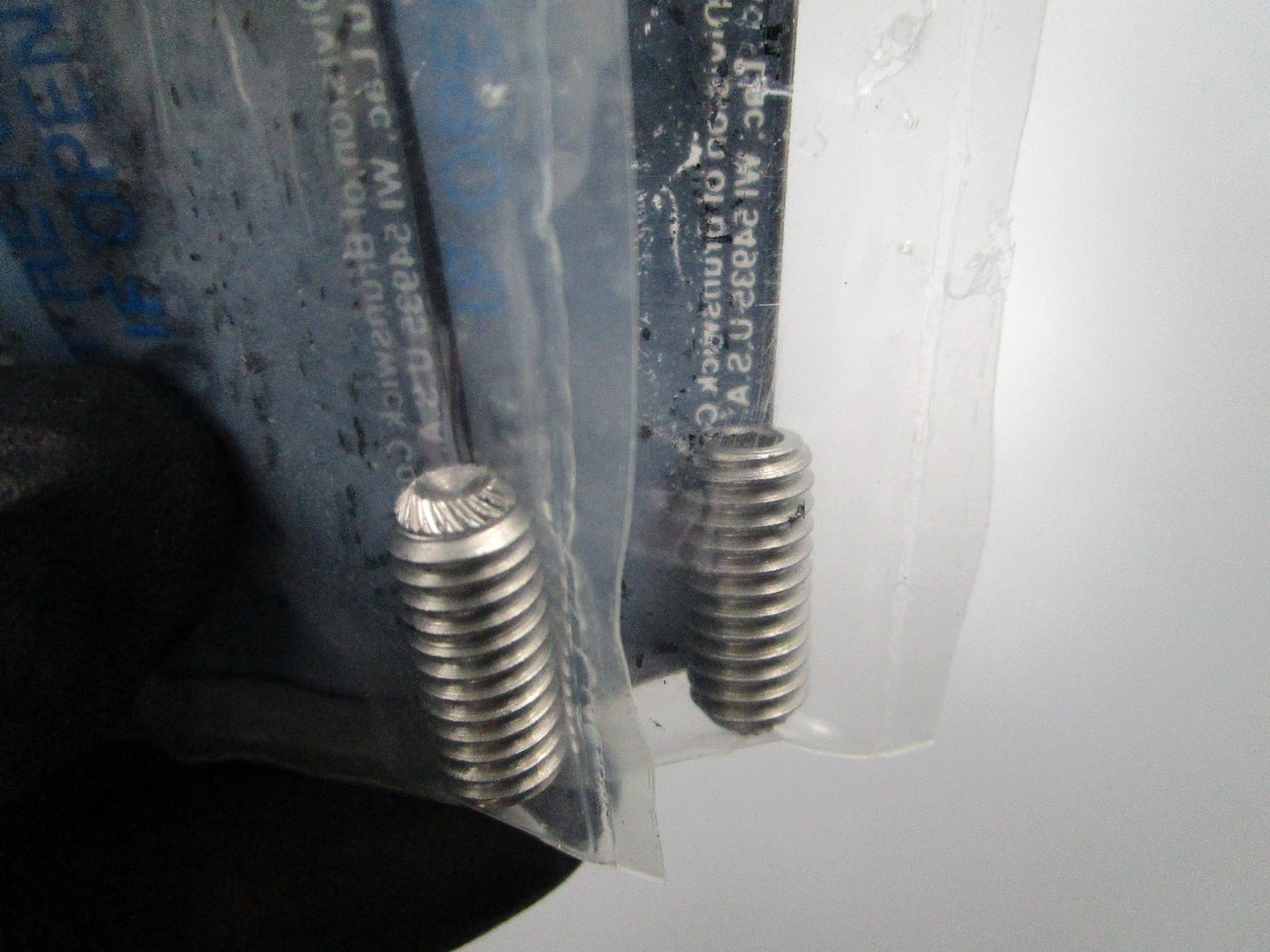 NEW OEM (LOT OF 2) Mercury Quicksilver 10-37805 Screw 0810