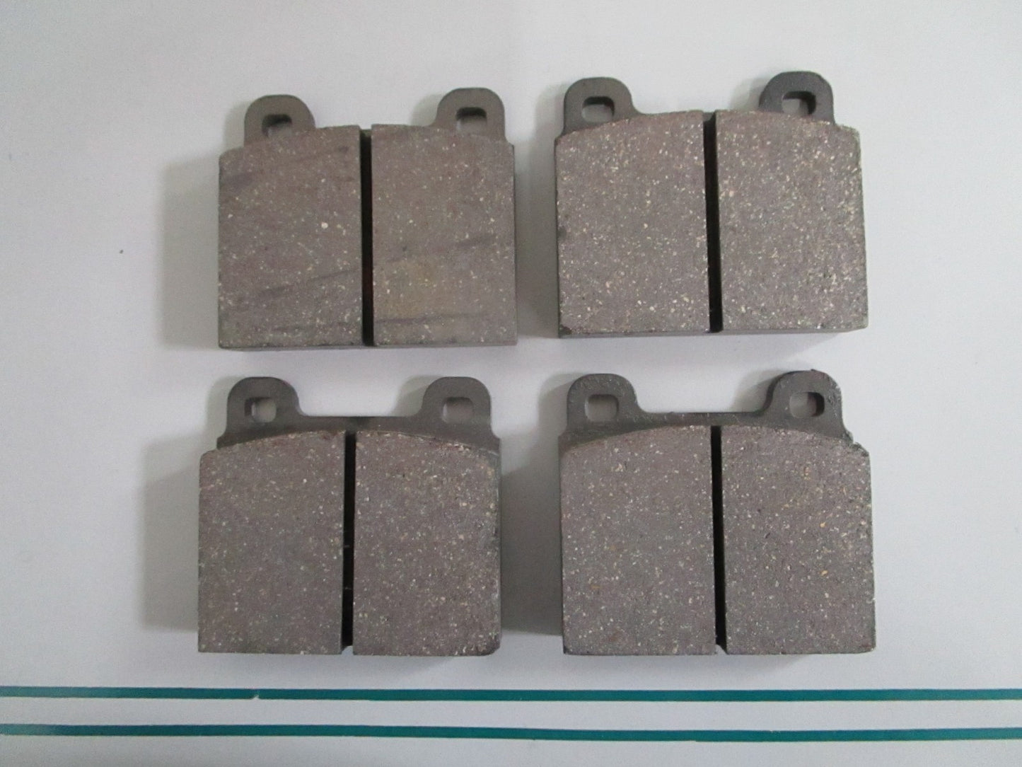 NEW OEM 0014207720 Mercedes-Benz 4 Brake Pad Set 0820