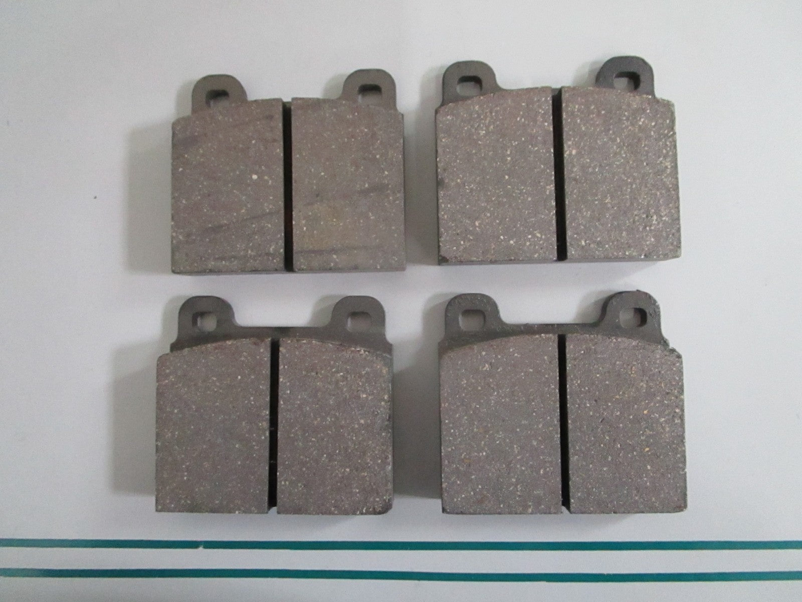 NEW OEM 0014207720 Mercedes-Benz 4 Brake Pad Set 0820