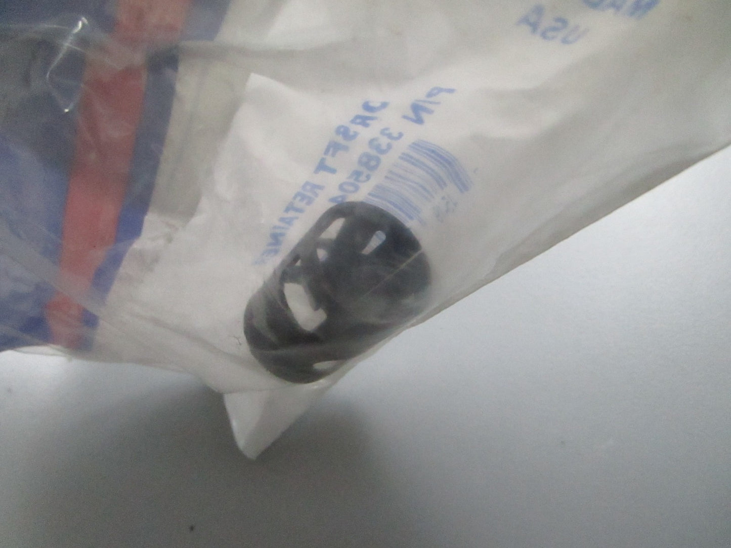 *NEW OEM* 0810 OMC Johnson Evinrude Retainer 338504 0338504