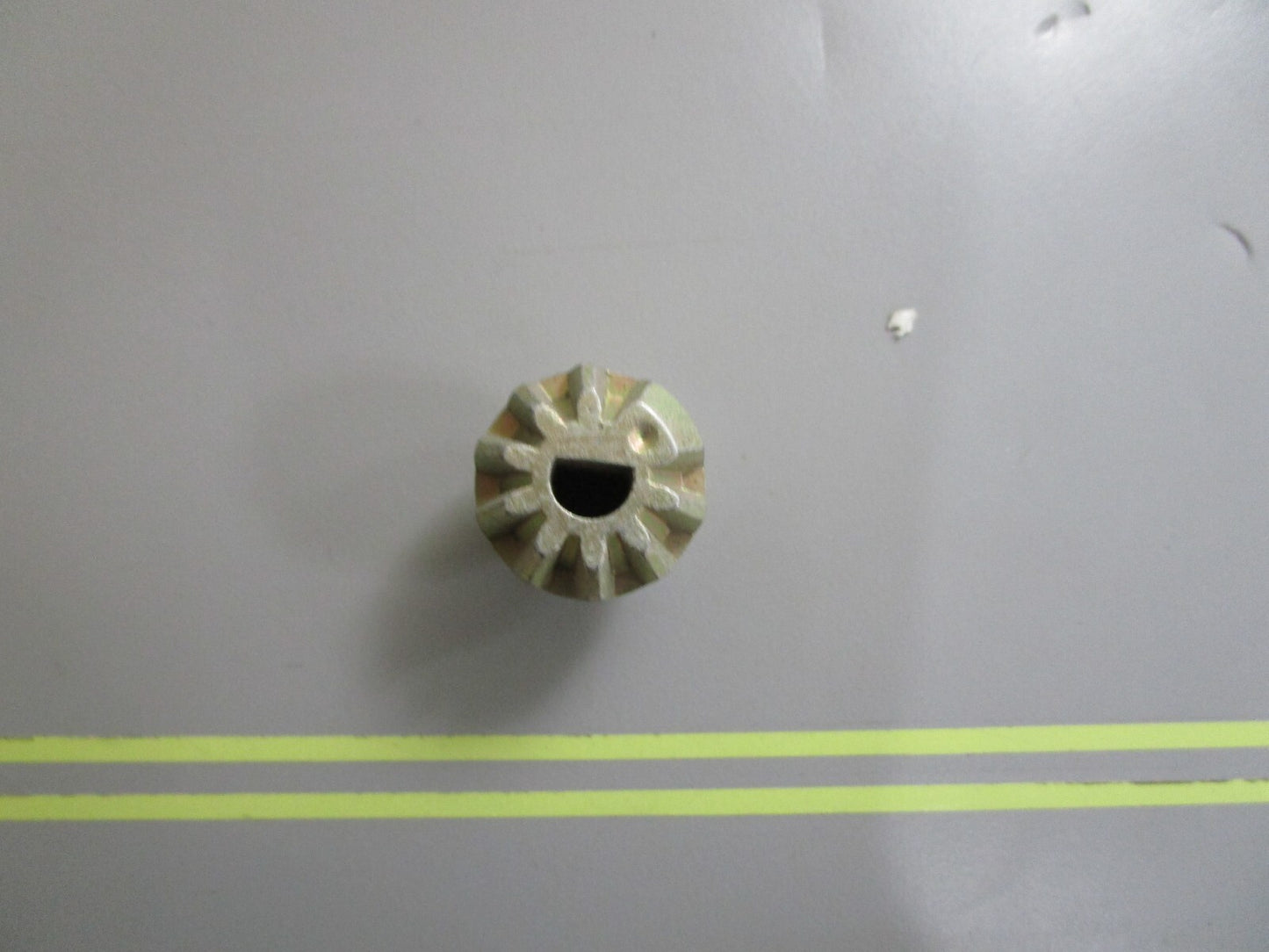 *NEW OEM* 0810 OMC Johnson Evinrude Pinion 324607 0324607