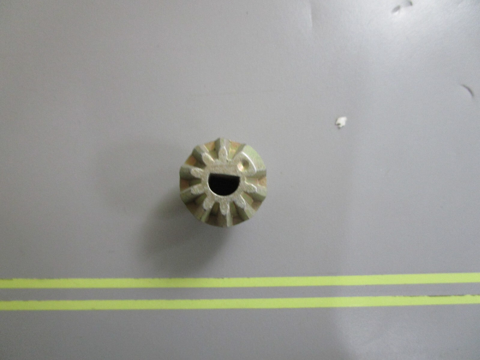 *NEW OEM* 0810 OMC Johnson Evinrude Pinion 324607 0324607