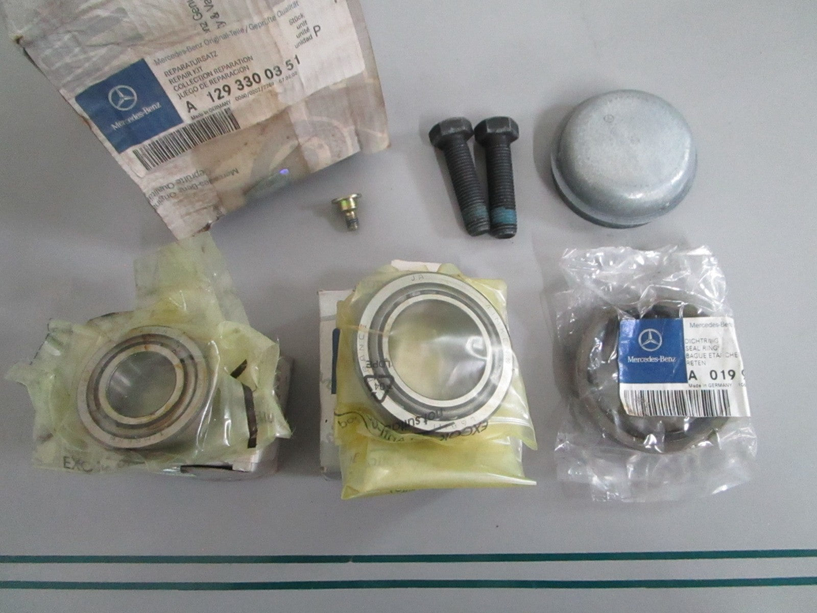 NEW OEM A1293300351 Mercedes-Benz Clutch Bearing Kit 0820