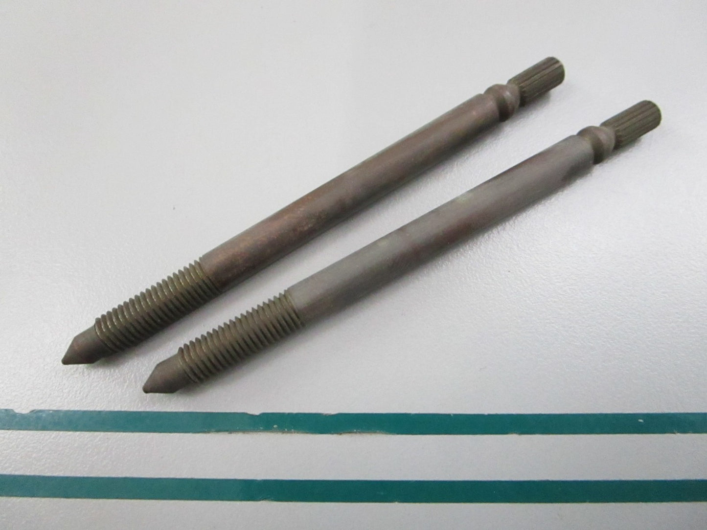 NEW OEM (LOT OF 2) 204699 0204699 OMC Johnson Evinrude Needle Valve 0810