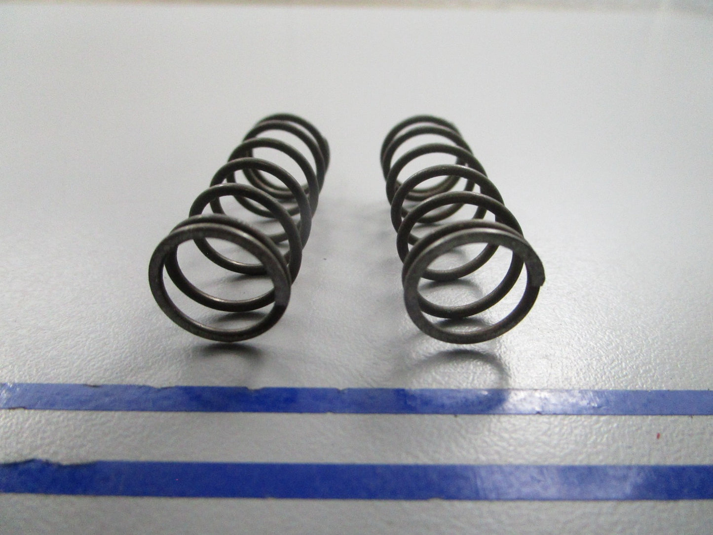 NEW OEM (LOT OF 2) 305573 0305573 OMC Johnson Evinrude Shift Spring 0810