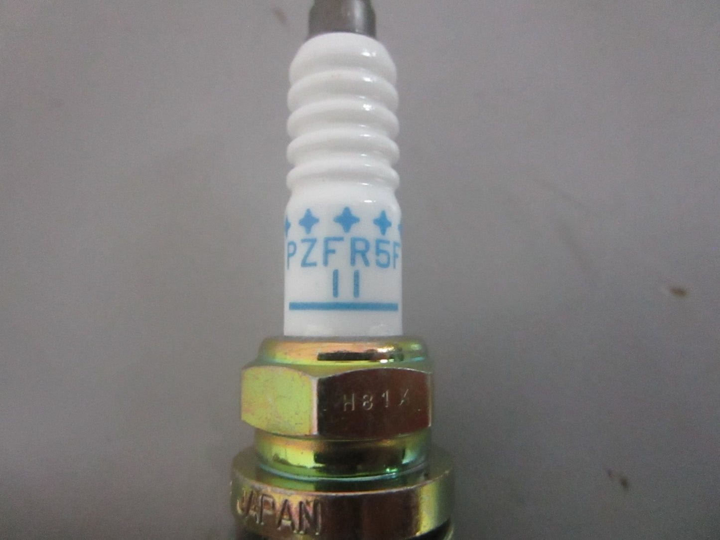 *NEW OEM* (LOT OF 4) 0820 NGK Spark Plug PZFR5F-11