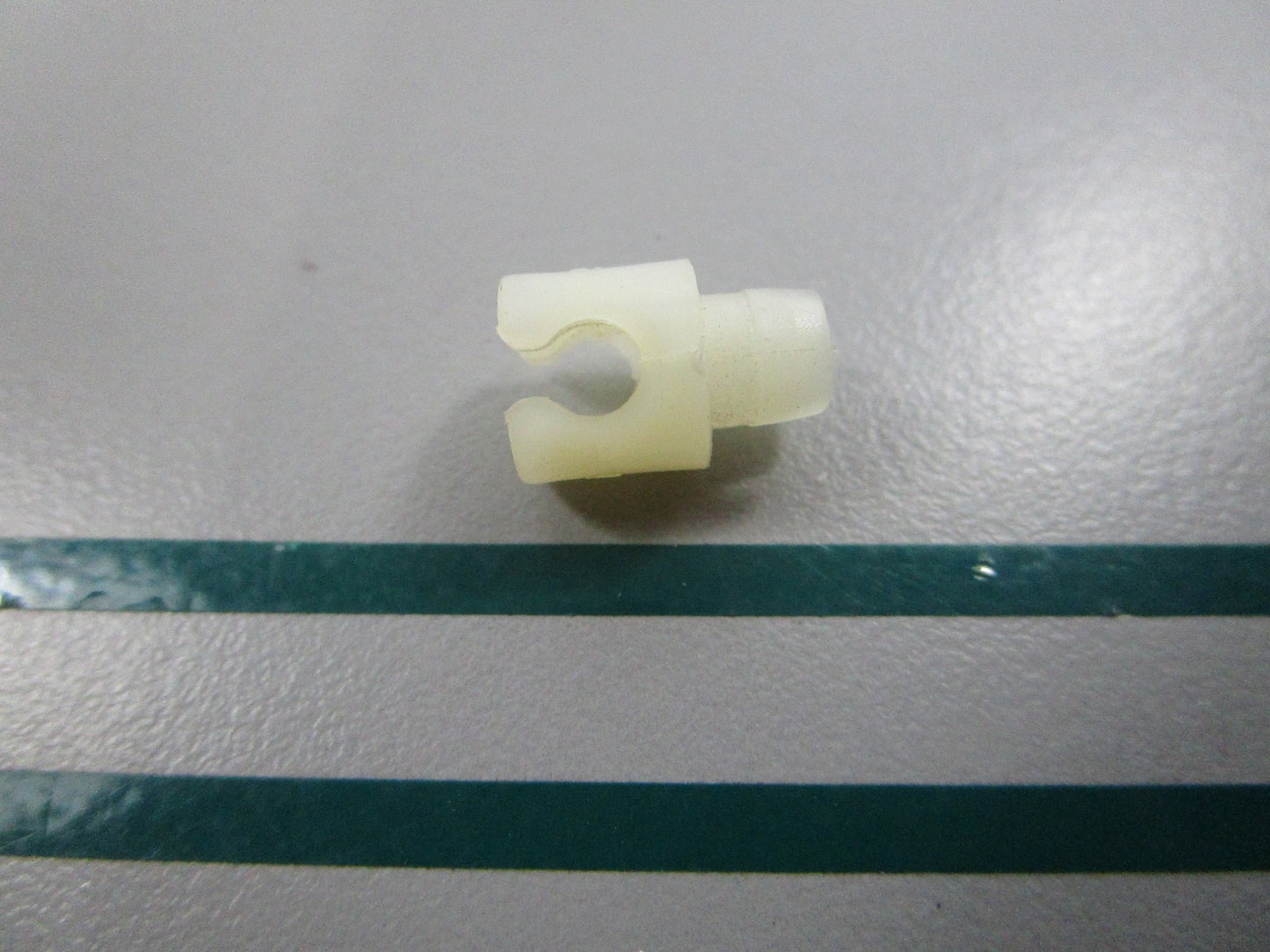 NEW OEM 313329 0313329 OMC Johnson Evinrude Retainer 0810
