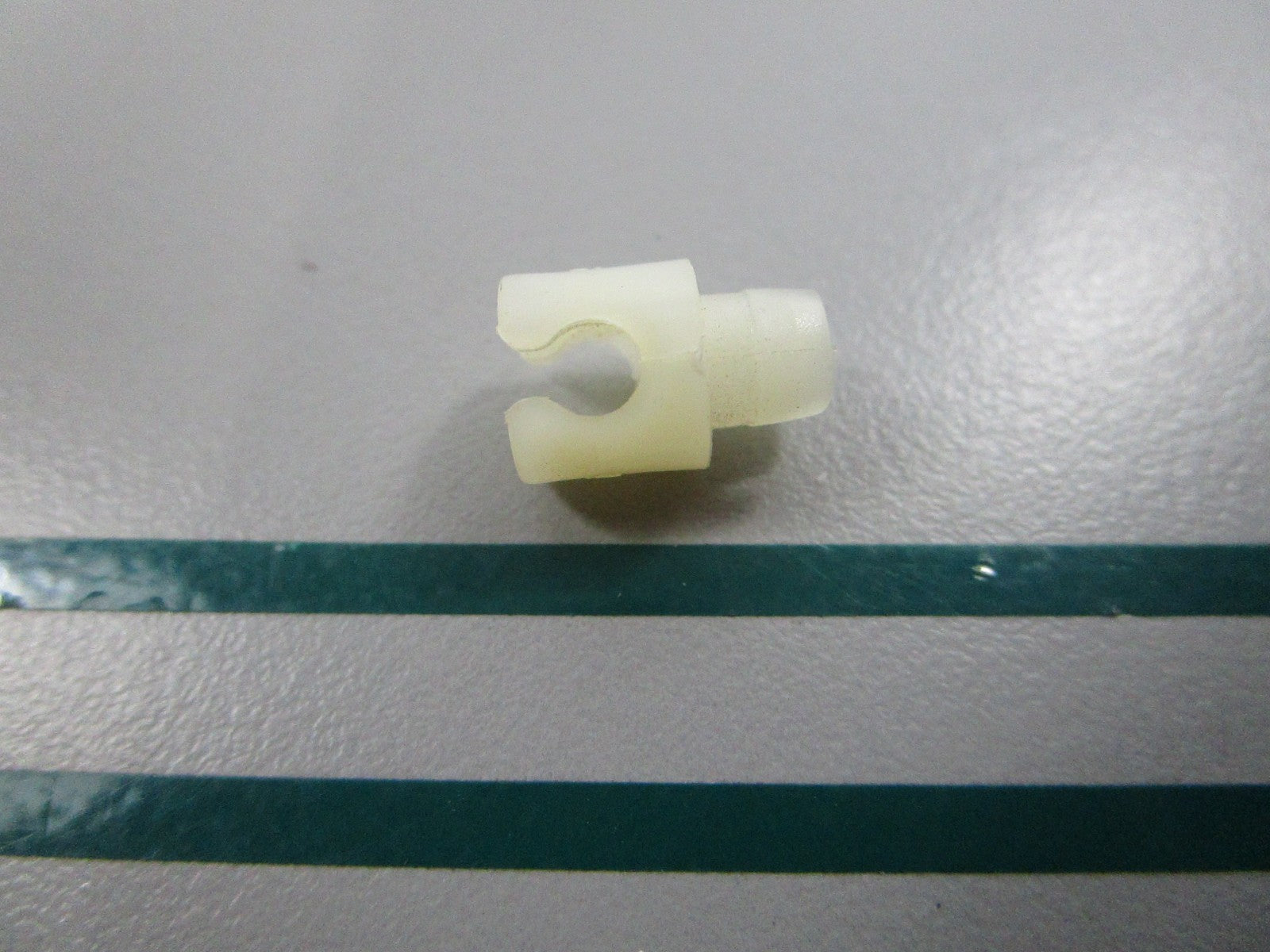 NEW OEM 313329 0313329 OMC Johnson Evinrude Retainer 0810