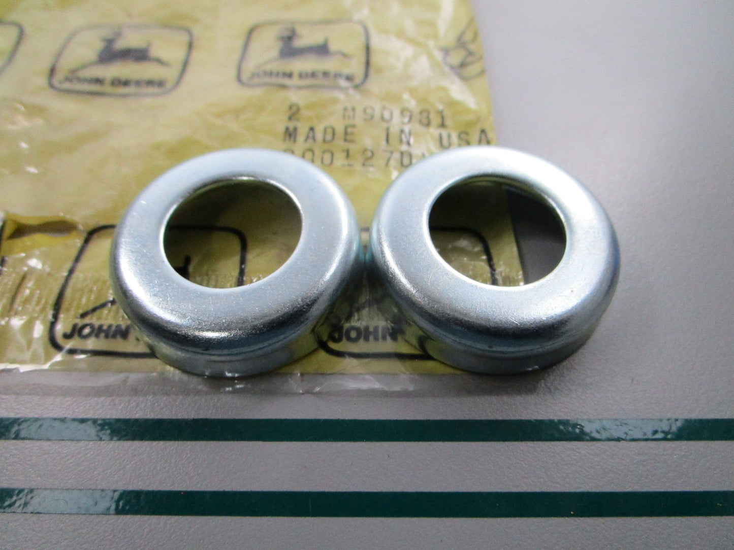NEW OEM (LOT OF 2) M90981 John Deere Retainer 0810