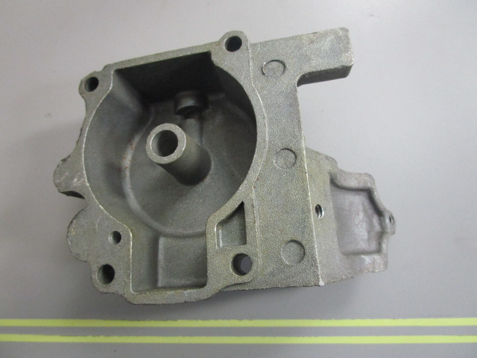 *NEW OEM* 0810 OMC Johnson Evinrude Carburetor Cap 322299 0322299