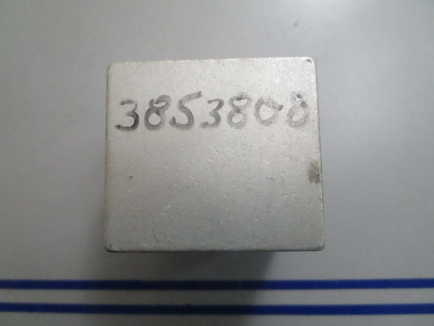 *NEW OEM* 0820 OMC Johnson Evinrude Anchor & Bushing 3853808