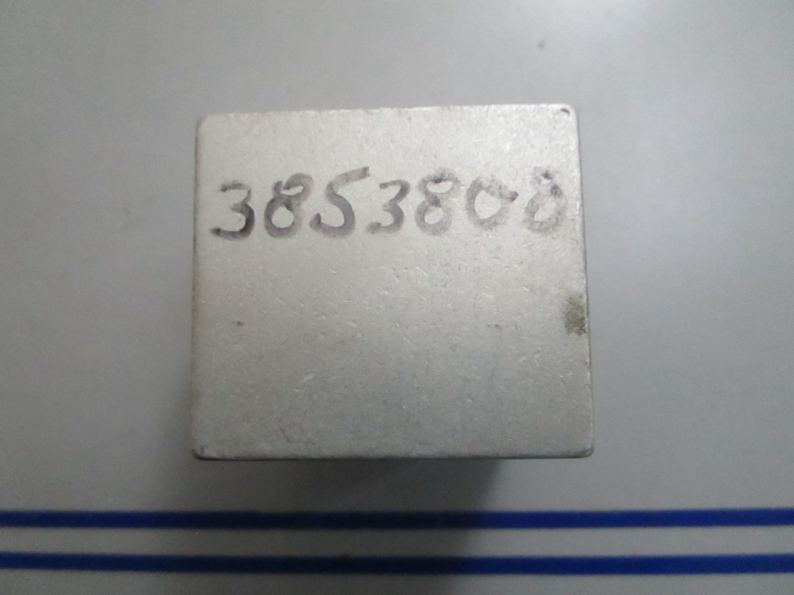 *NEW OEM* 0820 OMC Johnson Evinrude Anchor & Bushing 3853808