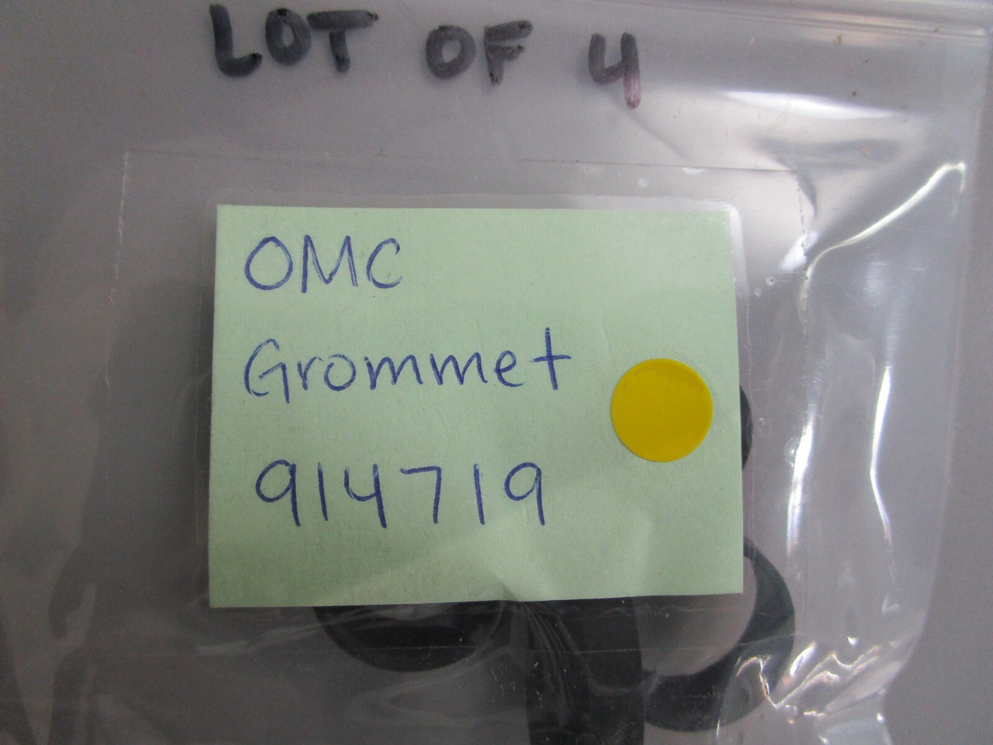 *NEW OEM* (LOT OF 4) 0810 OMC Johnson Evinrude Grommet 914719 0914719