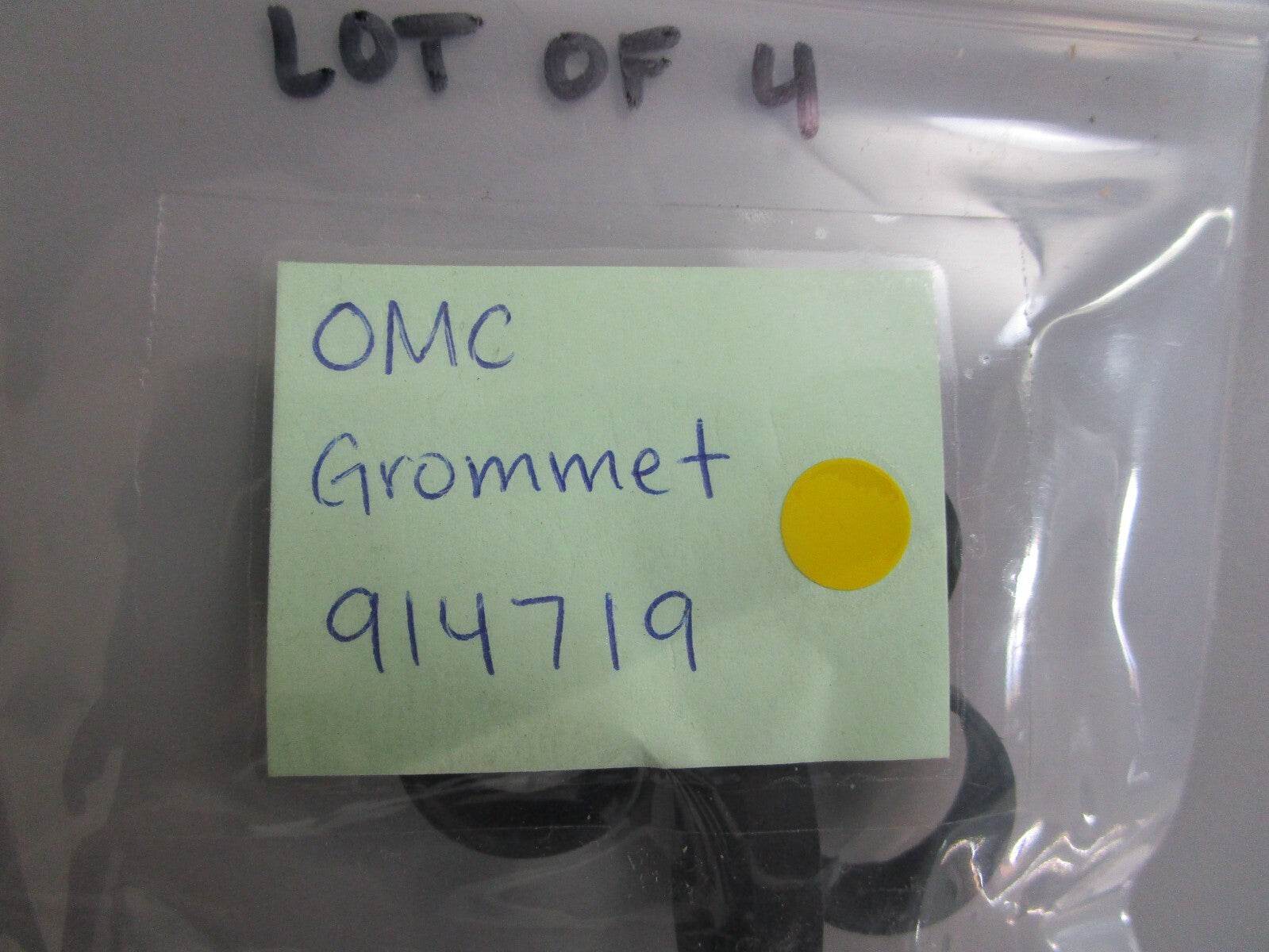 *NEW OEM* (LOT OF 4) 0810 OMC Johnson Evinrude Grommet 914719 0914719