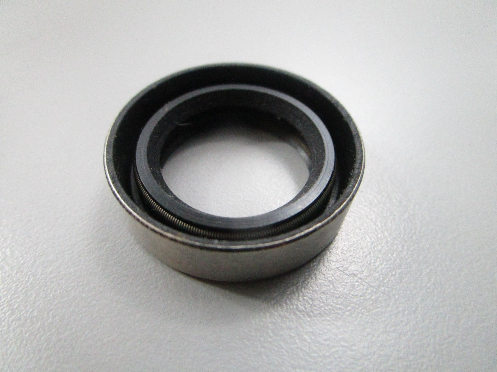 NEW OEM 309733 0309733 OMC Johnson Evinrude Crankshaft Seal 0810