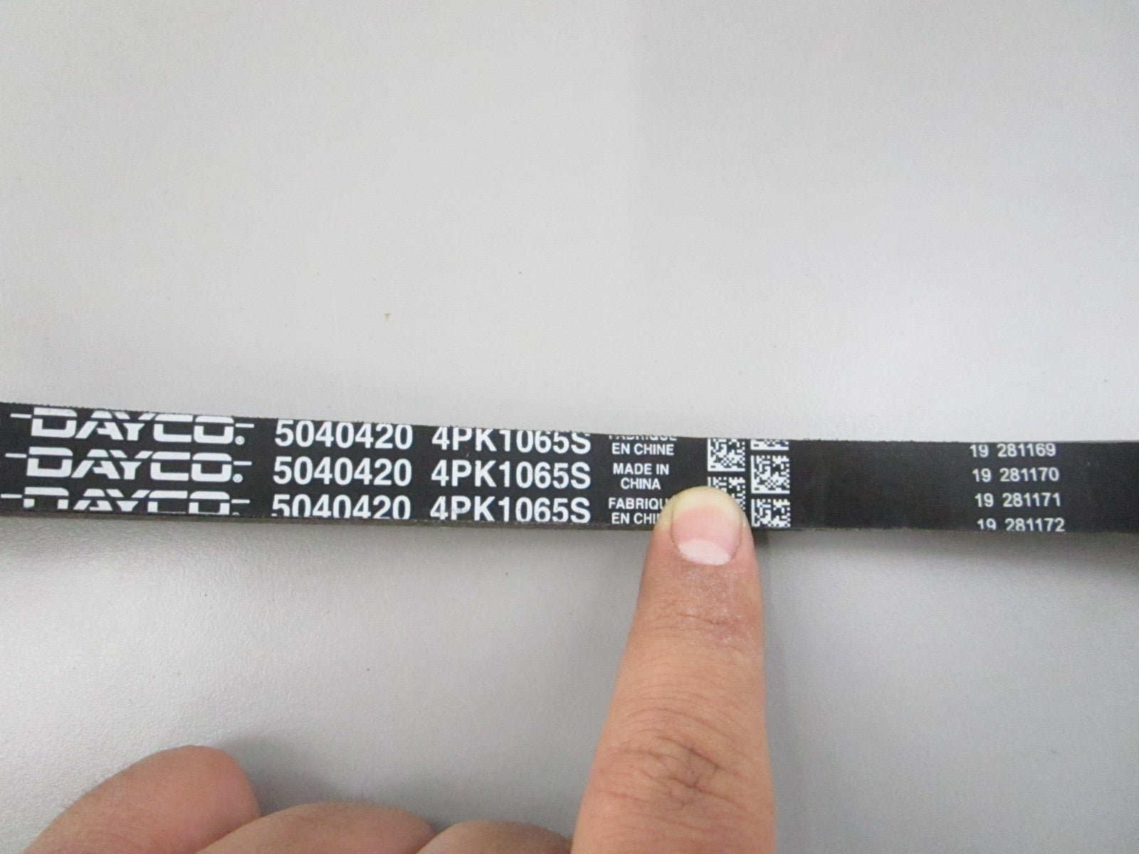 NEW 5040420 Dayco Serpentine Belt 0810